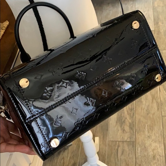 Sale‼️ Beautiful MK 🖤 karla  duffle bag🖤 - Picture 8 of 8